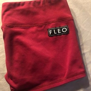 Fleo shorts- dark red like new